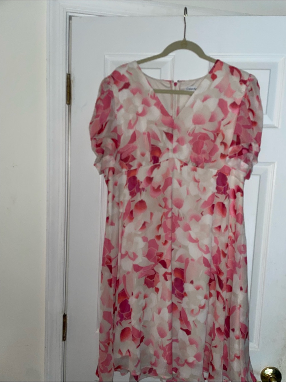 Calvin Klein Women's Pink Floral V-Neck Dress - 16